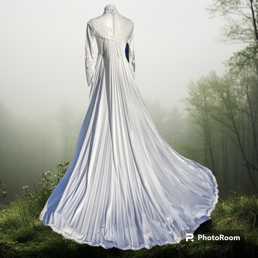 Vintage 1970s wedding dress train pleated empire aline small lace simple 70s s 2